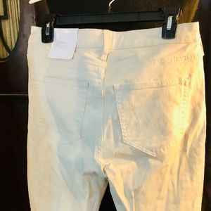 Never worn H & M skinny coupe moulante jeans. Khaki color
